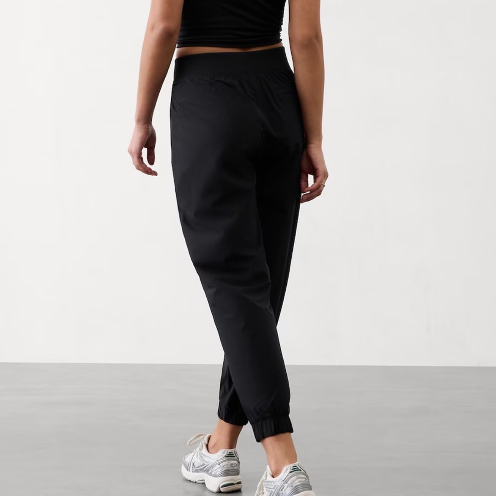 Athleta Mid Rise Brooklyn Black Jogger Pants Pockets Outdoor Women’s Sz 4P - Picture 5 of 8